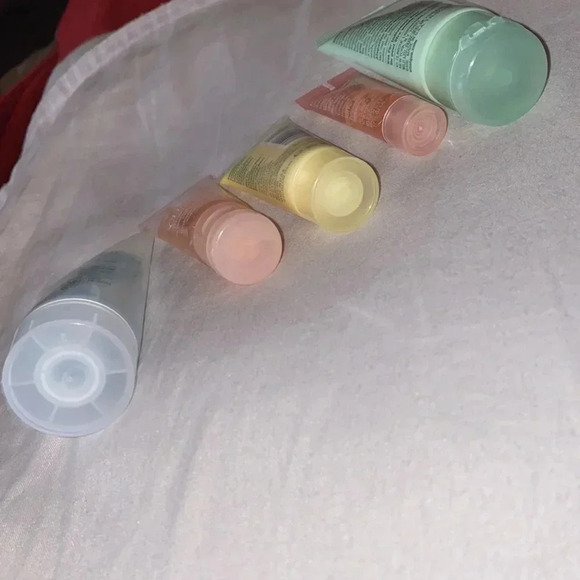 Clinique  5Piece Travel Size skincare bundle - Picture 6 of 7